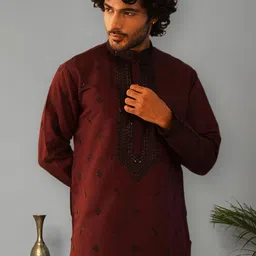 Jompers Men Geometric Embroidered Sequinned Kurta-image-74