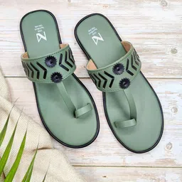 THE MADRAS TRUNK Women Printed One Toe Flats-image-63