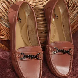 TWINSSHOE Women Textured Loafers-image-9