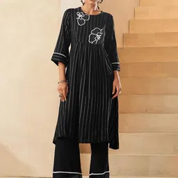 DRESOUL Floral Embroidered Regular Kurta with Palazzo-16