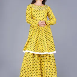 ao services Floral Printed Round Neck Long Sleeves Anarkali Kurta With Sharara-31