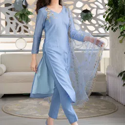 Label Shaurya Sanadhya Ethnic Motifs Embroidered Sequinned Kurta with Trousers & Dupatta image 3