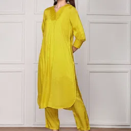 Ishin Women Regular Kurta with Trousers-picture-13