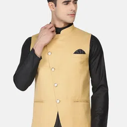 TAHVO Men Gold-Toned Kurta with Pyjamas With Nehru Jacket-image-90