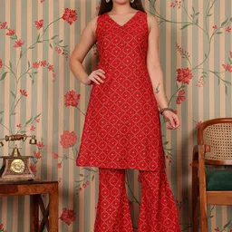 Ode by House of Pataudi Bandhani Printed V-Neck Gotta Patti Straight Kurta with Trousers-image-34