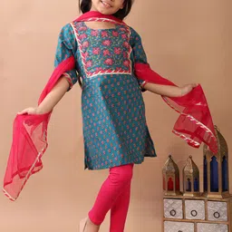 Sangria Girls Floral Printed Pure Cotton Straight Kurta Leggings With Dupatta-image-65