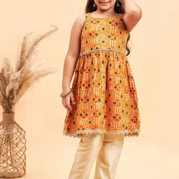 Stylo Bug Girls Ethnic Motifs Printed Regular Kurta With Trousers-image-5