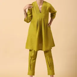 trueBrowns Women Green Solid Linen Co-Ord-picture-53