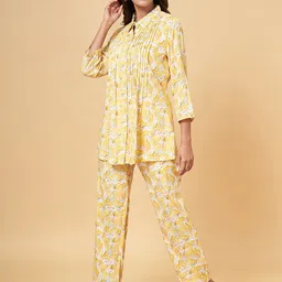 YU by Pantaloons Floral Printed Shirt Collar Pleated A-Line Kurti With Trousers-picture-24