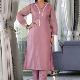 Varanga Kota Check V Neck Long Puffed Sleeves Straight Kurta With Trouser-25