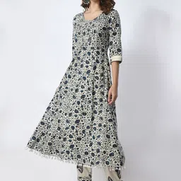 JAHIDA COMFORT WITH STYLE Floral Printed Empire Kurta with Trousers-image-5