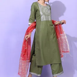 Vishudh Women Green Yoke Design Panelled Kurti with Trouser & Dupatta-image-64