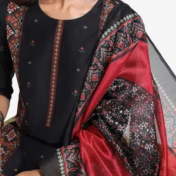 Vishudh Ethnic Motifs Printed Regular Kurta With Trousers & Dupatta image 2