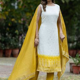 ASPORA Ethnic Motifs Regular Pure Silk Kurta with Trousers & With Dupatta image 4