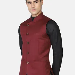 TAHVO Men Maroon Patchwork Kurta & Pyjamas With Nehru Jacket image 4