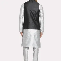 Kaifoo Men Silver-Toned  and Black Layered Kurta Set With Nehru Jacket image 3