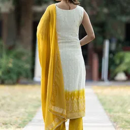 ASPORA Ethnic Motifs Regular Pure Silk Kurta with Trousers & With Dupatta image 2