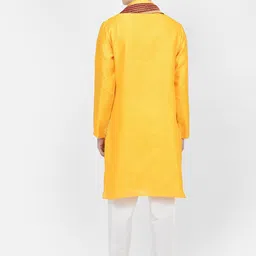 SG LEMAN Empire Kurta with Pyjamas & With Dupatta image 4
