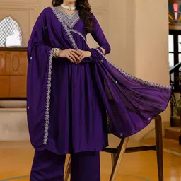 Navlik Floral Embroidered V-Neck Thread Work A-Line Kurta With Trousers And Dupatta-6