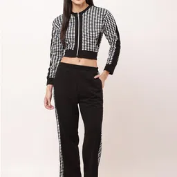 Mast & Harbour Printed V-Neck Cropped Top With Trouser Co-Ords-image-64
