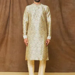 Samyukta Singhania Men Printed Regular Kurta with Churidar-picture-10