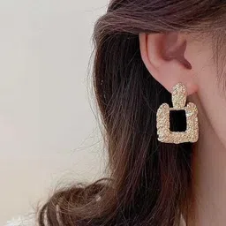 HOUSEOFTRENDZZ Contemporary Studs Earrings-34