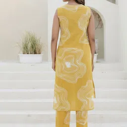 Kohsh Floral Printed V Neck Pure Cotton Kurta With Trousers image 3