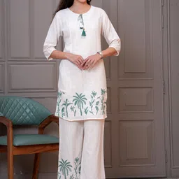 JC4U Embroidered Round Neck Three Fourth Sleeve Tunic With Trousers Co-Ords-picture-31