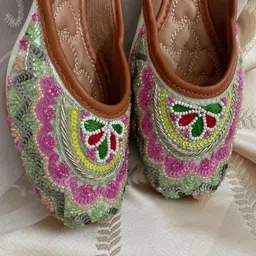 DESI COLOUR Women Embellished Ethnic Mojaris Flats-image-29
