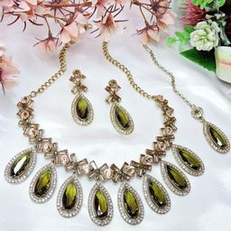 VATSALYA creation Alloy Gold- plated Green Jewellery Set-36