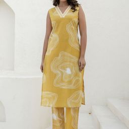 Kohsh Floral Printed V Neck Pure Cotton Kurta With Trousers-picture-12