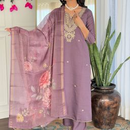 HERE&NOW Women Floral Embroidered Thread Work Kurta & Trousers With Dupatta-picture-11