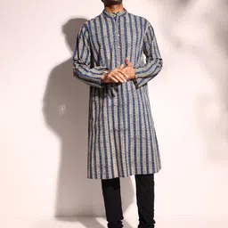 Fabindia Men Embroidered Flared Sleeves Kurta-14