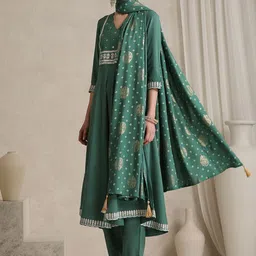 Khushal K Floral Yoke Design V-Neck Thread Work A-Line Kurta With Trousers And Dupatta-picture-20