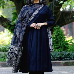 Fashion2wear Women Regular Kurti with Trousers & With Dupatta-16