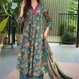 KALINI Women Green Rayon Blend Printed Anarkali Kurta Set With Dupatta-image-12
