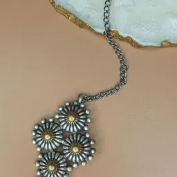 Sangria Silver-Plated Artificial Stones and Beads Studded Maang Tikka Head Jewellery-picture-31