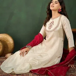 URMIR FASHION Women Floral Embroidered Tiered Thread Work Kurta with Trousers & With Dupatta-picture-10