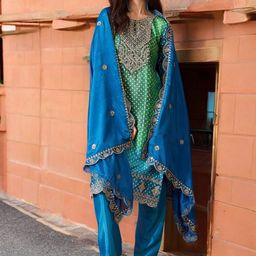 Blissta Bandhani Embroidered Straight Sequinned Kurta With Trousers And Dupatta-15