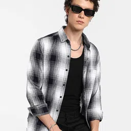 Campus Sutra Men Comfort Spread Collar Checked Cotton Casual Shirt-picture-48