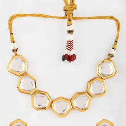 DASTOOR Gold-Plated White Kundan-Studded Jewellery Set-33