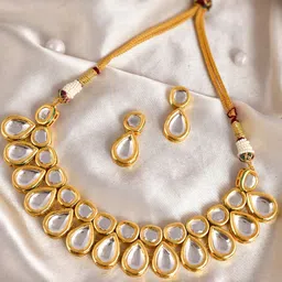 DASTOOR Gold-Plated White Kundan Studded Jewellery Set-image-27