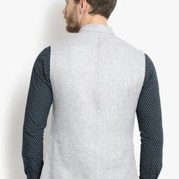 Vastraa Fusion Men Grey Solid Woven Nehru Jacket image 4