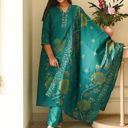 AMRUTVARSHA CREATION Women Floral Printed Regular Gotta Patti Kurta Trousers With Dupatta-10