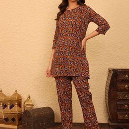 Kwatchi Floral Printed Pure Cotton Round Neck Top With Trousers Co-Ords Set-image-49