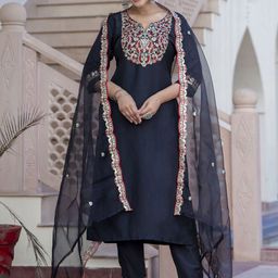 VredeVogel Women Floral Embroidered Regular Kurta with Trousers & With Dupatta-37