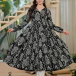 Vama Heritage Ethnic Motifs Printed Angrakha Pure Cotton Anarkali Kurta With Trousers-picture-23