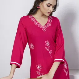 CANIZZARO Women Floral Embroidered Kurta-image-35