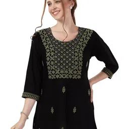 Meher Impex Floral Embroidered Chikankari Chikankari Kurti-30