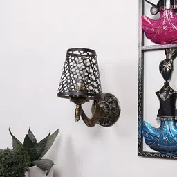 Aura Gold-Toned & Black Metal Traditional Abstract Shaped Shaped Wall Lamp-image-58